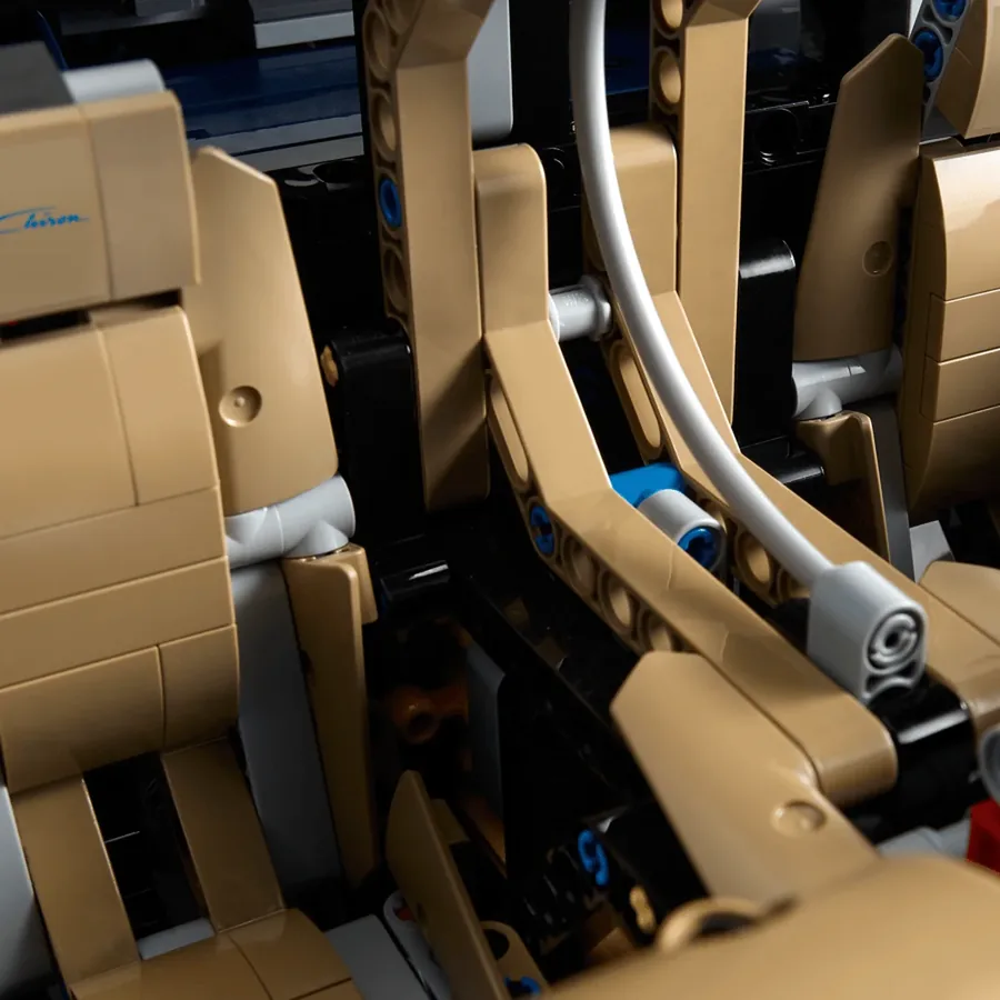 LEGO Technic Bugatti Chiron (42083), view 5