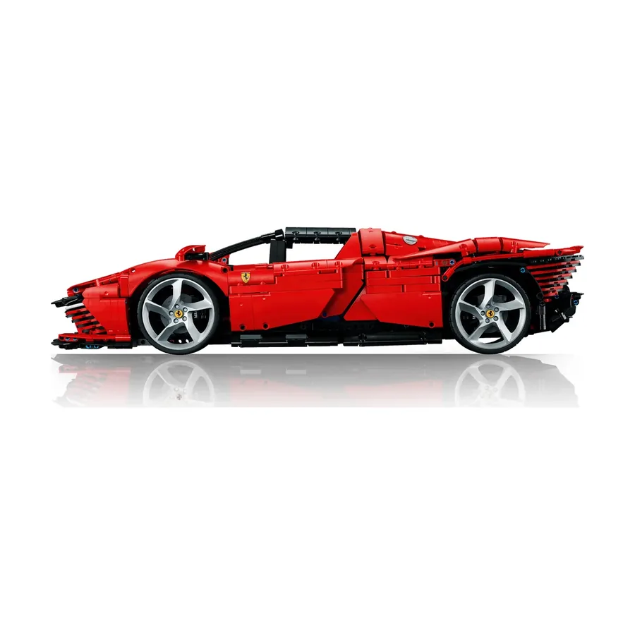 LEGO Technic Ferrari Daytona SP3 (42143), view 3