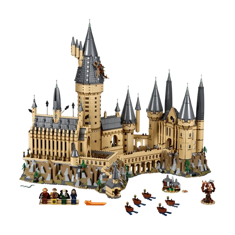 LEGO Harry Potter Hogwarts Castle (71043), front view