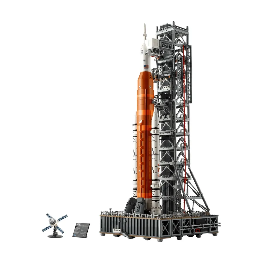 LEGO Icons NASA Artemis Space Launch System (10341), front view