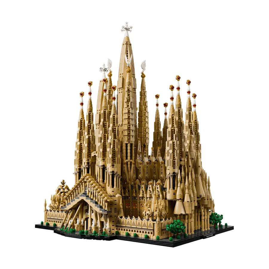 LEGO Architecture Sagrada Família (21065), front view