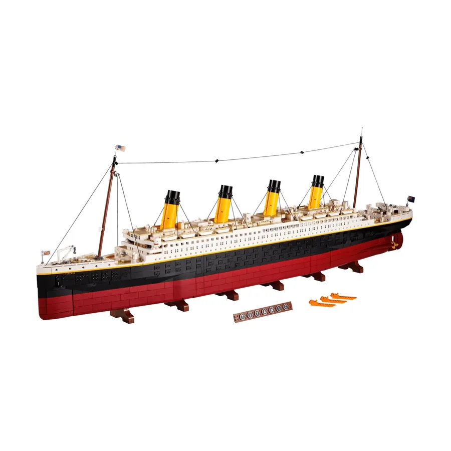 LEGO Icons Titanic (10294), front view