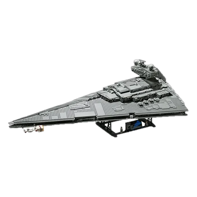 LEGO Star Wars Imperial Star Destroyer (75252), front view