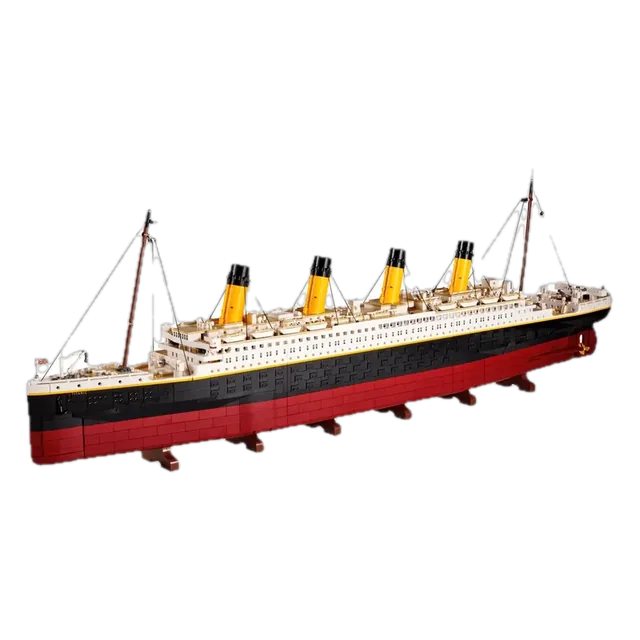 LEGO Icons Titanic (10294), front view